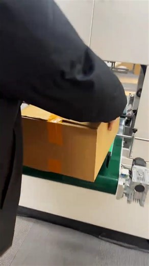 Circular wrapping carton sealing machine: Cardboard boxes can be easily wrapped and packed.#Fully