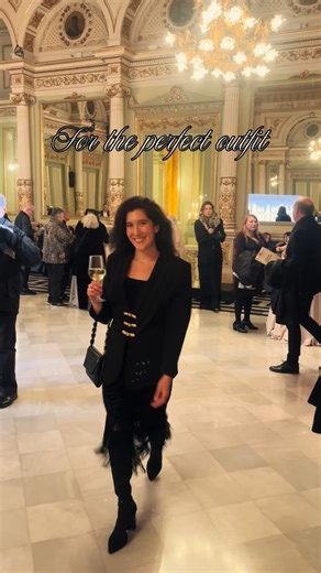 Sara Duchovnay Hilley on Instagram: "It’s one thing to find great vintage and another thing to know how to style it…one thing about me is I’m always going to have a vision. I found this vintage 1990s silk burnout velvet fringe dress in a Humana Vintage last week and instantly saw myself wearing it to the Tristan und Isolde premiere at the @liceu_opera_barcelona! I knew it would play perfectly with so many pieces I already had with me too! A little trip to the tailor for some small alterations, a