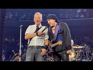 Montréal Crowd Blows Bruce Springsteen and The E Street Band Away - Montréal, QC - October 31, 2024