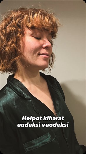 Minja | Tässäpä on tutoriaali helpoista sukkakiharoista, toivottavasti saatte selvää ohjeista. Tallenna tämä video, niin löydät sen jatkossakin.... | Instagram
