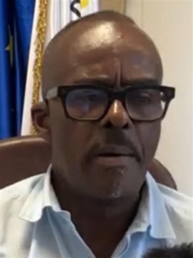 La tension est montée d'un cran ce 17 juillet 2026. Interrogé à la sortie de la Commission Territoriale de l'Action Publique, le président de Région ne cache plus sa colère face aux décisions de l'État. Ce qu'il faut retenir de cet extrait exclusif : 1️⃣ 136 millions d’euros : C’est la somme astronomique de factures impayées qui pèse sur le SMGEAG. Ary Chalus appelle les grands comptes (hôtels, CHU, grosses collectivités) à payer d'urgence. 2️⃣ Le grand danger pour vos portefeuilles : L'arrêté d
