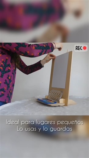 Atril encastrable 🫟 Ideal para lugares con poco espacio‼️ ●Se arma y desarma. ●Soporte para colocar las herramientas para comenzar tu producción artistica 🎨 #trompolin #atril #arte #arteparaniños #nivelinicial #artesvisuales #atrilencastrable #partitura #pintar #atrilesparaniños #educacionporelarte #didactico | Trompolin