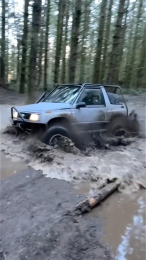 Tracker goes DEEP! #offroad