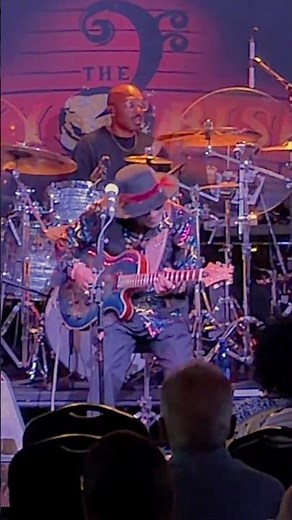 Norman Brown Plays a Chaka Khan Classic 🎸🔥