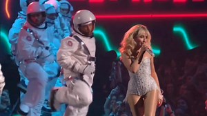 110K views · 4.7K reactions | Sabrina Carpenter en los MTV Video Music Awards ‍✨敖 . . . . . . . #sabrinacarpenter #MTVVideoMusicAwards | QroRock | Facebook