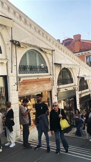 🌉 Inside the Bustling Rialto Bridge | Venice 🇮🇹✨ #Venice #Travel