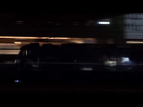 【横浜駅を高速通過する迂回貨物列車！豪快なジョイント音】JR貨物 EF210-151号機+コキ20B 新A159仕業[う3071レ] 名古屋タ行 月見橋通過！[2026.01.16(金)]