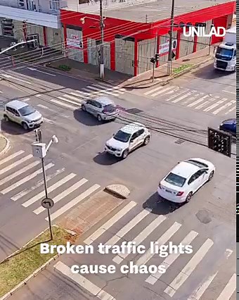 982K views · 5.8K reactions | Why does nobody slow down? 﫣 | UNILAD | Facebook