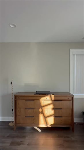 ✨ Transform Your Bedroom with a Perfectly Mounted TV Installing a TV in your bedroom isn’t just about watching shows — it’s about creating comfort, convenience, and a clean, modern look. A properly mounted TV saves space, keeps wires hidden, and turns your room into a cozy place to relax after a long day. Whether you prefer a low, cinema-style setup or a higher placement for comfortable viewing from bed — I make sure your TV is positioned perfectly, safely, and securely. ✔️ Clean cable managemen