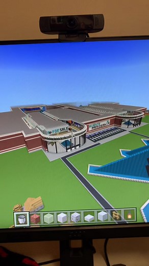 Exploring the World's Largest Mall in Minecraft City