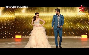 Impromptu dancing skills = Alia Bhatt 💃🏻 Watch Alia at her best on #StarScreenAwards 2018, 31st December at 8pm #AliaBhatt | StarPlus
