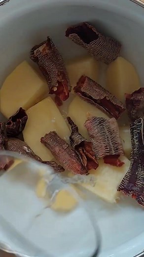 MAKALO | This Native Macedonian Food is better than sex. It's made of dried unique peppers - a hairloom variety native to Macedonia. They are called embroidered peppers or vezeni piperki. You can make it with any other peppers, it will also be super delicious. By the way, the name MAKALO comes from the way it is eaten with bread and fingers. The closest translation would be the English a Dip #peppers #potatoes #dip #makalo #veganrecipes #traditionalcooking #vegandip #uniquedips #uniquepeppers #r