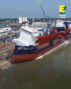L'impressionnante mise à l'eau des bateaux de ce chantier naval | 1 innovation par jour.