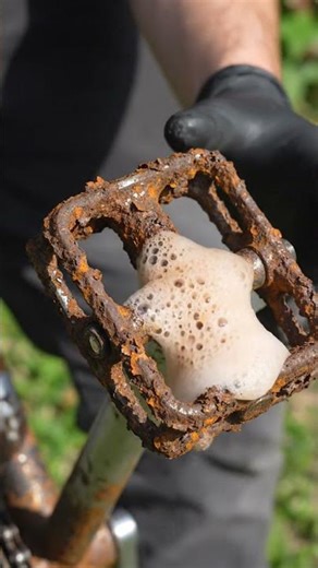 Foam Rust Removal on Bicycle Pedal Partial Cleaning #Shorts