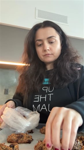 Barikan on Instagram‎: "ئەو گۆرانیە زۆر بە جۆشە بۆ من/ بەشی دەکەم ئێوەش تامی بکەن❤️ I fredags blev jeg opslugt af denne og en anden tekst jeg skrev, som jeg har omsat til sang… jeg nyder den hele dagen… Nu dele jeg, måske nyder du den også…"‎