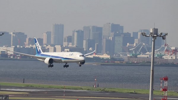 動画用に撮ったんですが下手くそでブレが大きいです。すいません🙇#ANA #羽田空港 #hanedaairport #aviation #b787dreamliner