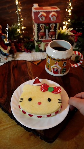 Hello kitty cake 💖☃️ RECIPE: itll be up on my youtube (wemobakes) #hellokitty #hellokittylover #hellokittyfood #baking #baketok #aestheticbaking #recipes #desserts #fyp #foryoupage #wemobakes #viral #viralvideos