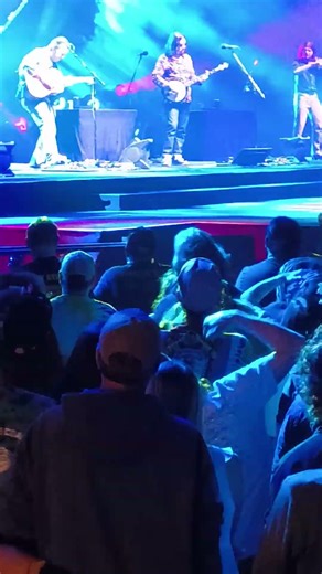 Billy strings picking away!! Amazing. amazing show