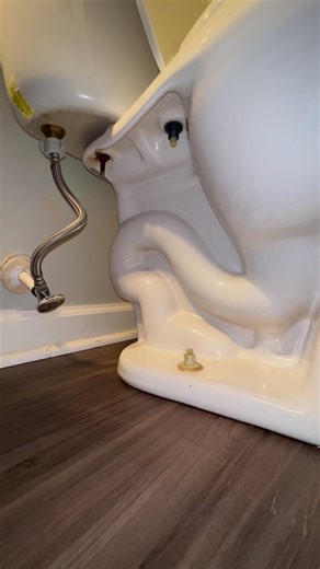 Easiest Toilet Flange Removal #plumbing #plumber #plumbproud #plumblife #toilet #toiletselfie #toiletcleaning #toiletrepair #toiletflange #plumbingrepair #diy #howto #asmr #reels #reelsvideo #reelsviral #serviceplumber | Theconservativeplumber