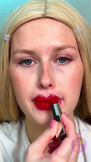 I Kissed My Friend… and Stole Her Lipstick 💋💀 #prank #biglips