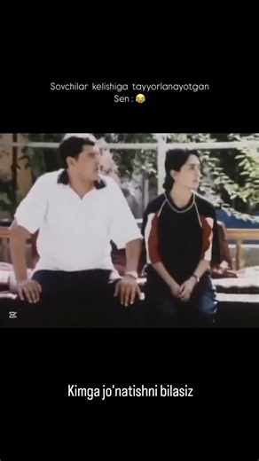 Retro vaqti on Instagram: "Obuna boʻlib qoʻying 📌 . 日本利用压电地砖将脚步能量转化为电力。这些地砖能捕捉行走时的动能。当人们经过时，重量和动作会对地面施加压力，导致地砖轻微弯曲并产生机械应力。瓷砖内部的压电材料将这种应力转化成电能。每一步释放的电量虽然较小，但当数百万脚步累积在一起时，就能产生足够的能量，为LED灯、显示屏和传感器供电。 #日本 #知识 #冷知识 #科学 #技术 你知道吗 推荐 创新 能源 未来 发电 压电技术 城市科技 可再生能源 绿色城市 节能科技 能源转换 科学知识 科技资讯 在像涩谷站这样的超级繁忙地点，每天约有240万次脚步为系统提供动能。这些电能可以被实时使用，也可以储存储备，从而减少对传统电力来源的依赖，推动城市绿色基础设施的发展。这种方式把日常行走变成真实可利用的能源，为未来智慧城市带来了可持续解决方案.🌟✨ みなさん、知っていますか？✨🌟 日本では、歩くだけで電気を作れる「圧電タイル」が使われています！🌀👣 渋谷駅のような忙しい場所では、1日に約240万歩の足音が、このシステムに貢献していま