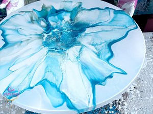 2.8K views · 180 reactions | A bit of a different vibe then usual with this outlined bloom. Do you like this look? Full tutorial: https://youtu.be/hon-kuaLya0?si=ZEduGt1qKuk3IjwK #reels #reelsfb #paint #colour | Lisa Marvin Art | Facebook