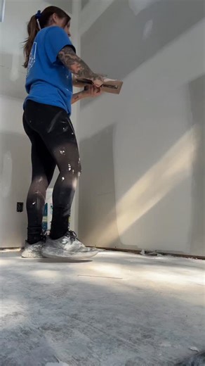 Skimming a buttjoint using columbia hand tools 🤭 #drywall #taping #construction #womenintrades | Gilbert Taping