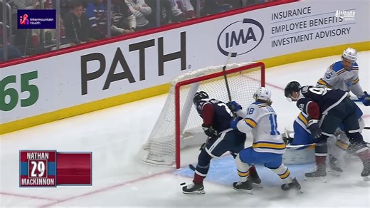 MacKinnon atteint le plateau des 400 buts