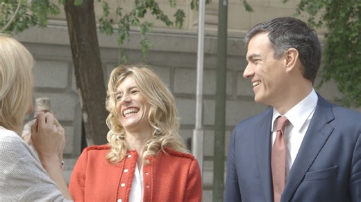 Begoña Gómez: "Me imagino la vida con Pedro y mis hijas allá donde nos lleve el futuro"