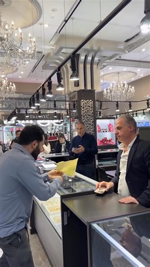 Rival jewelers in Manhattan’s Diamond District erupted into a wild, caught-on-camera brawl Friday afternoon in front of stunned shoppers – landing two business owners in cuffs and another in the hospital. | New York Post Health & Parenting