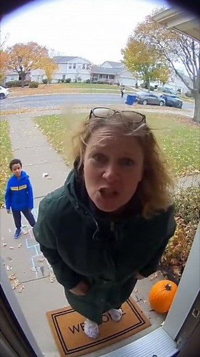 POV: The Karen in the neighborhood. 😅 #KarenVibes #AngryNeighbor #SidewalkArt #ChalkArtProblems #SuburbanLife #FunnyNeighbors #POV #DoorbellCam #NeighborhoodDrama #FunnyReactions #HumorVibes #ViralLaughs #AutumnVibes #RealisticComedy #NeighborhoodWatch #HolidayChaos | CamLaughs