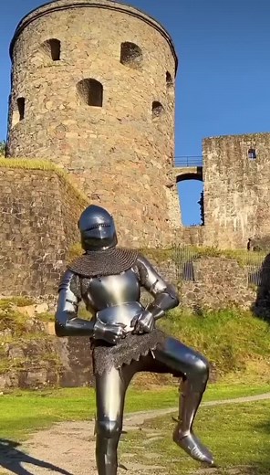 Medieval Armour Unboxing and Deadpool Dance