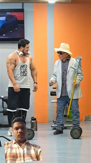 Old man workout prank 🧑‍🦳🏋️ #sigma #viralvideo #respect #indianskateranas #skatingchannel