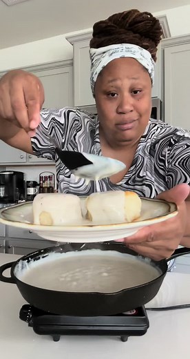 Southern White Gravy Recipe with Homemade Biscuits