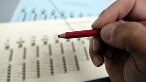 Vote électronique ou vote papier : comment bien remplir son bulletin de vote le 13 octobre ? - RTBF Actus