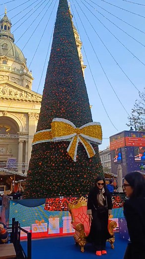3.9K reactions · 440 shares | Budapest Christmas market vibes at St. Stephen’s Basilica ✨ #dailynewshungary #Hungary #Budapest #christmasmarket #christmasfair #magyarorszag Advent Bazilika | Daily News Hungary | Facebook