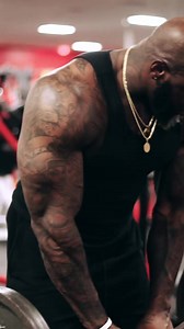 Want Bigger Arms?!? Try this Tricep Variation when I was crazy focused on building big arms this movement was a staple in my training for triceps. Ez Bar Giant Set 4 Sets 12-15 Reps 1. Skull Crusher 2. Pullover 3. Close Grip Press . . . . #tricepsworkout #tricep #fitness##Hardwork#bodybuilding #chest#fitnessaddict #savage #Motivation #Inspire | Myron Jackson