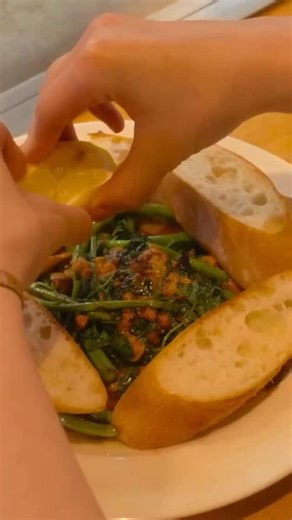 ドラマ「ワカコ酒」【公式】＜「Season9」DVD-BOX4/3(金)発売！＞ on Instagram: "＼見逃し配信中！／ ウニもクレソンもクセ強食材ですが、バターと広島の力で、グッとたまらん！大人の味 第1夜を見逃し配信中！ https://tver.jp/episodes/epghmue6nn 『#ワカコ酒 Season9』 #Lemino では1週間先行配信✨ #wakakozake #와카코와술 #和歌子酒 #武田梨奈"