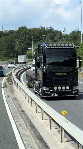 これは超一瞬やけどカッコイイ大型トレーラースカニアブラックやなあ😆最高 #トラック #automobile