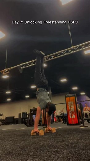 Day 7 of unlocking the freestanding HSPU. Control is there, now it’s about the press.