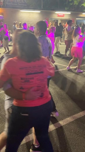 Show com a Banda Moda Nova, muito bom , e o povo caiu na dança 🎵🎤🎵♥️🎵❤️❤️ dançarfaz bem para mente. Corpo e alma 🎤🎤🎵🎵🎵 | Neuza Leite