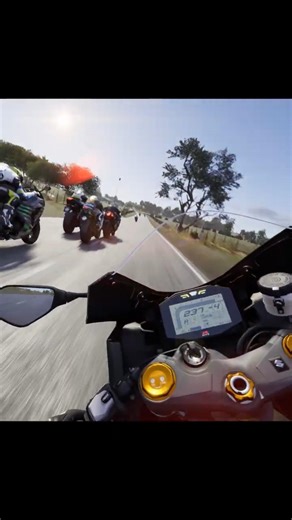 SUZUKI GSX-R 1000R I EXTREME RIDING #suzukigsxr #suzukibikes #ride5