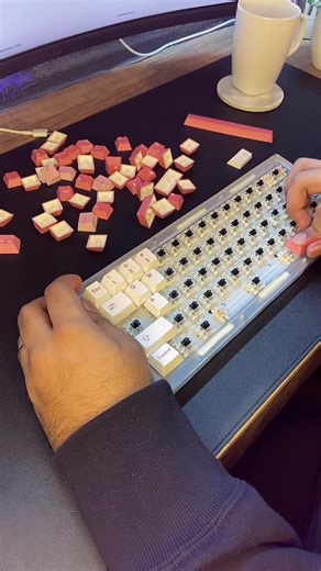 changing keycaps!! #keyboard #keycaps #rgbkeyboard #setup