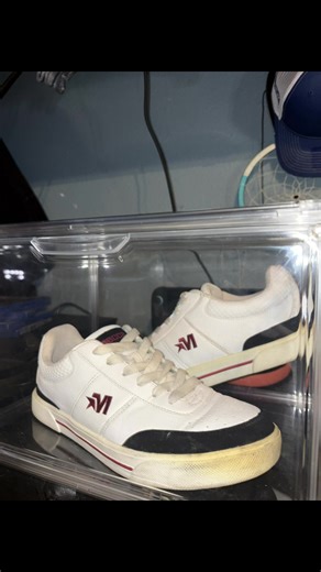 I know it’s just a plastic box but it means a lot to me, now my shoes will be protected and won’t get covered in dust. Thank you baby, I really appreciate you sweet heart. 😘 @Allyson 🫶🏼 you’re the best