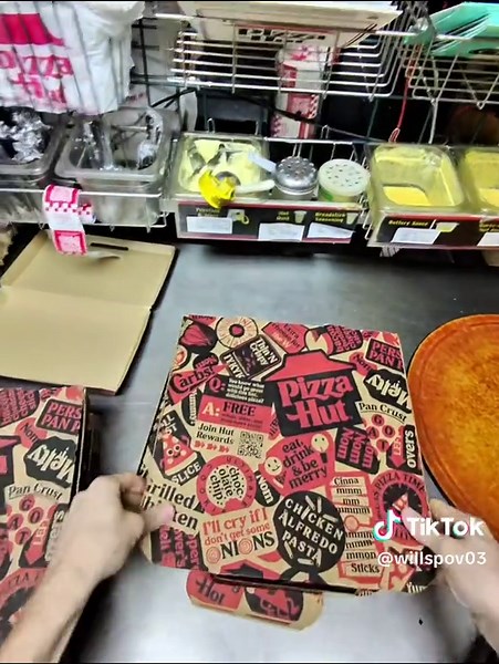 How to Prepare 12 Medium Pan Pizzas at Pizza Hut
