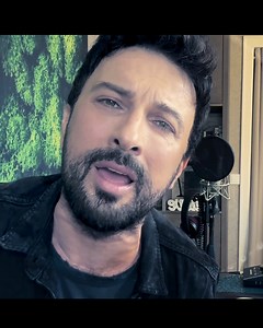 2.4M views · 81K reactions | An bu an, vakit bugün Sev hadi gönlüm Yarını meçhul ömrün Dönmüyor giden Olmasın aşksız günün Çağla deli gönlüm Sayılı yılı ömrün Dönmüyor giden #DönmüyorGiden bu gece tüm platformlarda yayında | Tarkan | Facebook