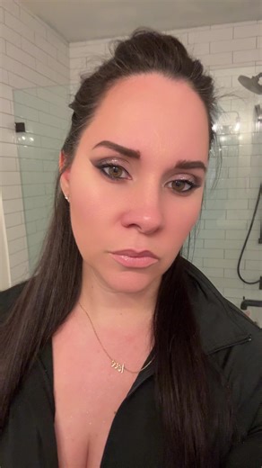 Stunning Makeup Look of the Day Revealed