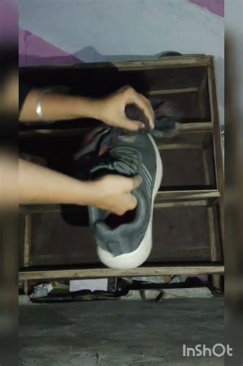 Let's clean the shoe shelf with music and with me 😁😉|Shoe shelf cleaning,SAS#shorts#cleaning #shelf