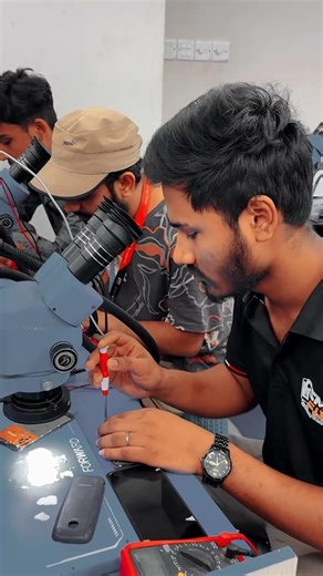 Students are being taught practical mobile servicing work #reels#viral#shorts#mobilerepair