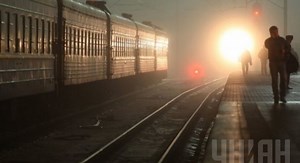 Ukrainian Railways cuts rail links with Crimea over security fears